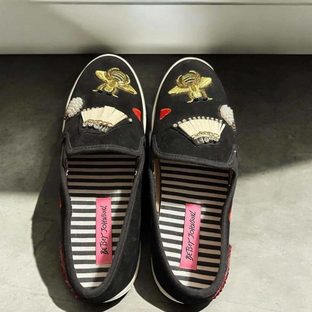 Betsey Johnson Shoes!🖤 - Picture 4 of 6